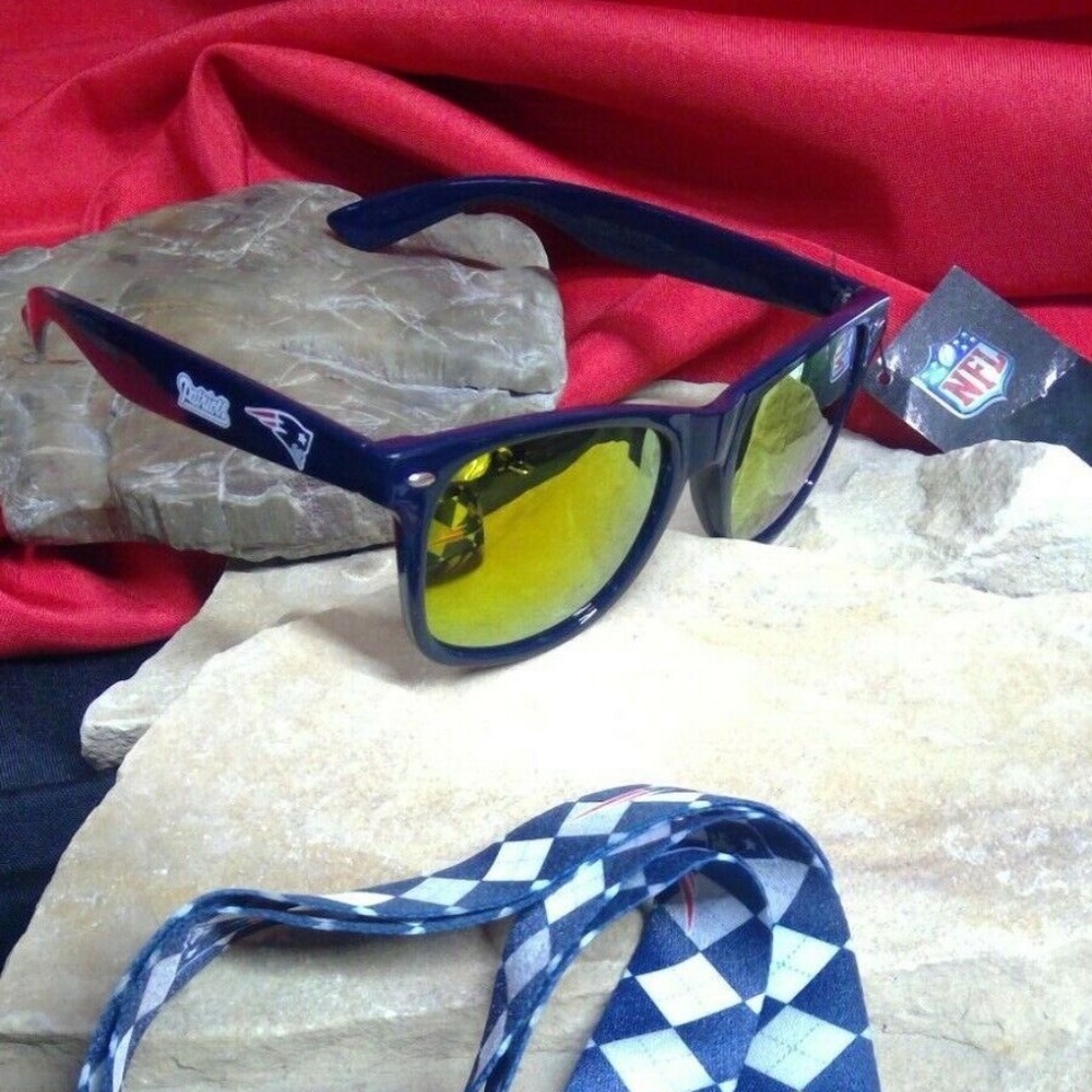 NFL Licensed New England Patriots Unisex Sunglasses  + Lanyard Key NeW